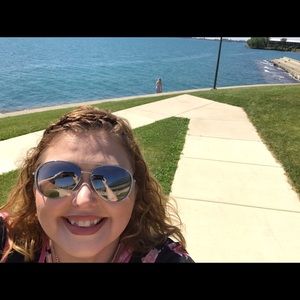 Meet your Posher, Deborah